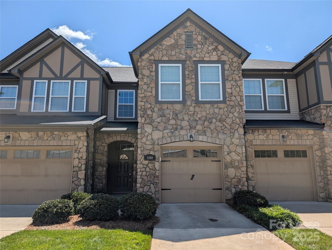 Foto principal - 5508 Trieg Dr