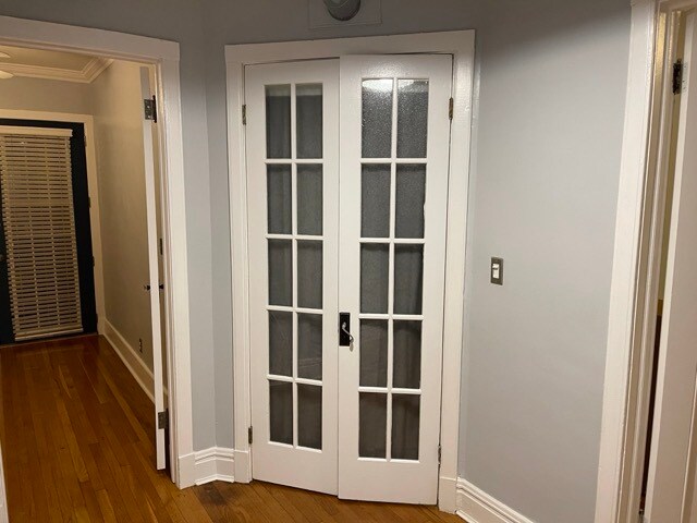 Entry way - 5442 S Cornell Ave