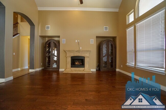 Building Photo - Save half off the first months rent on a 1...