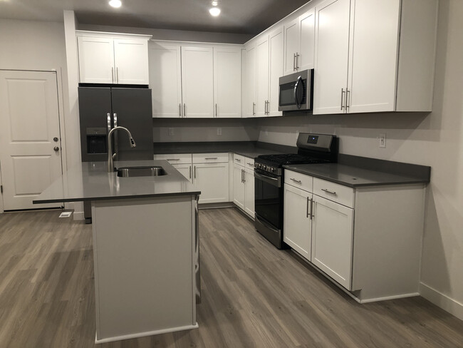 Kitchen - 2134 N Chianti St