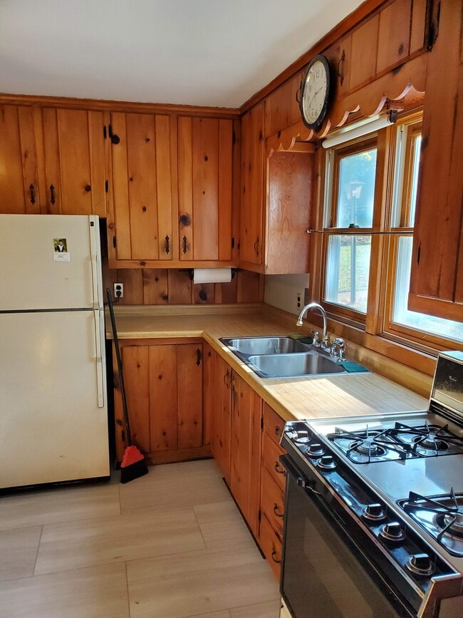 Building Photo - 39177 N Jackson Dr