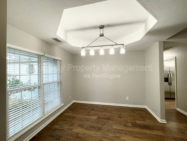 Foto del edificio - 1391 Watsonia Dr