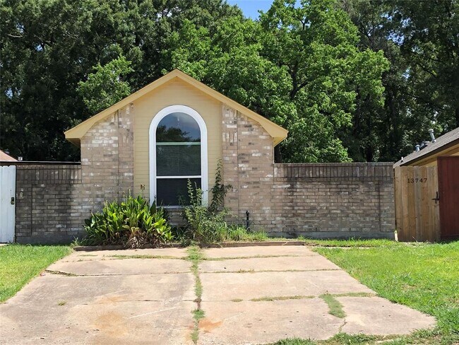 Building Photo - 13747 Northlake Dr