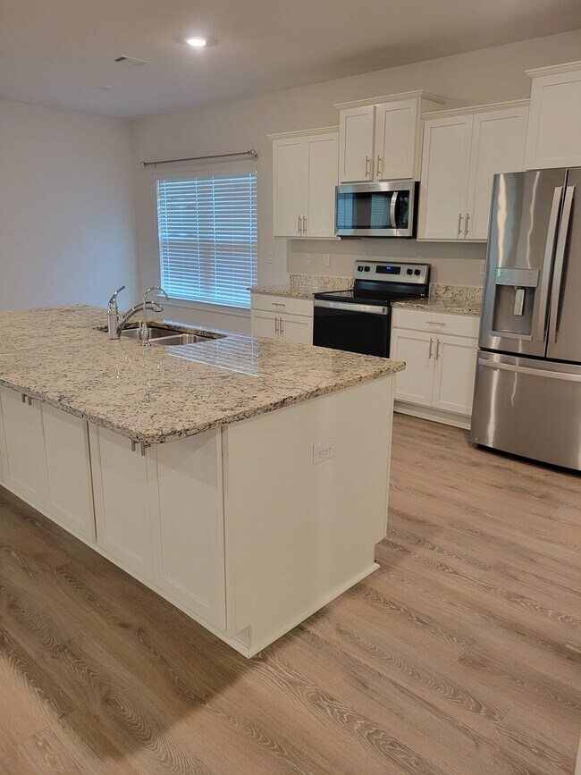 Building Photo - 1511 Ballyhoo Dr