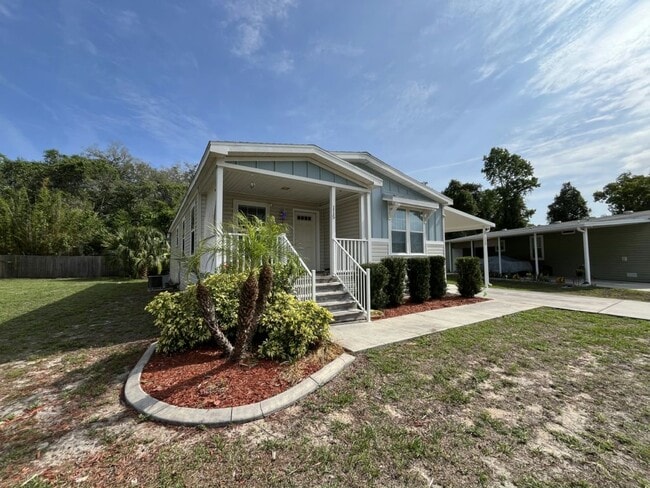 Building Photo - 115 Poinsettia Dr