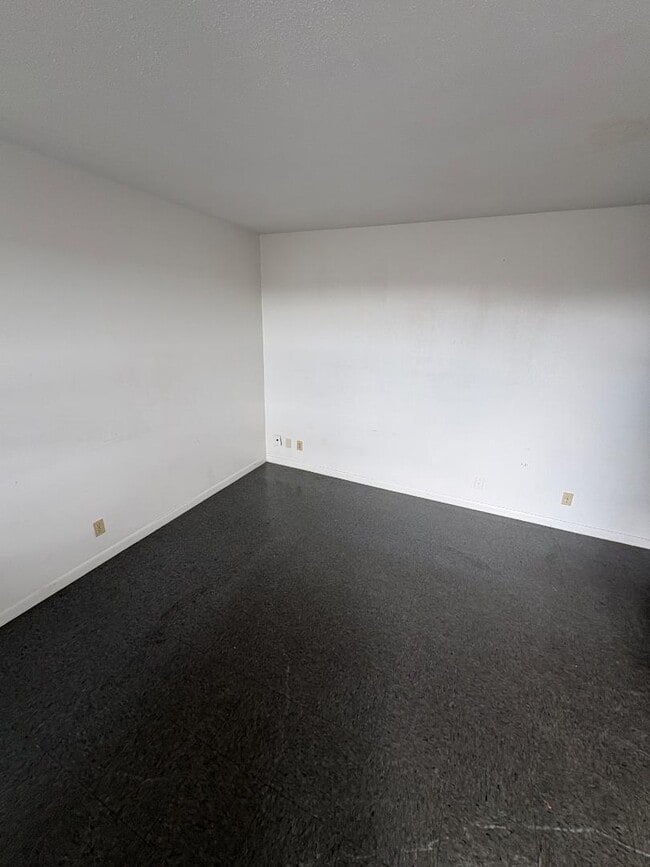 Building Photo - 1406 Barton Rd