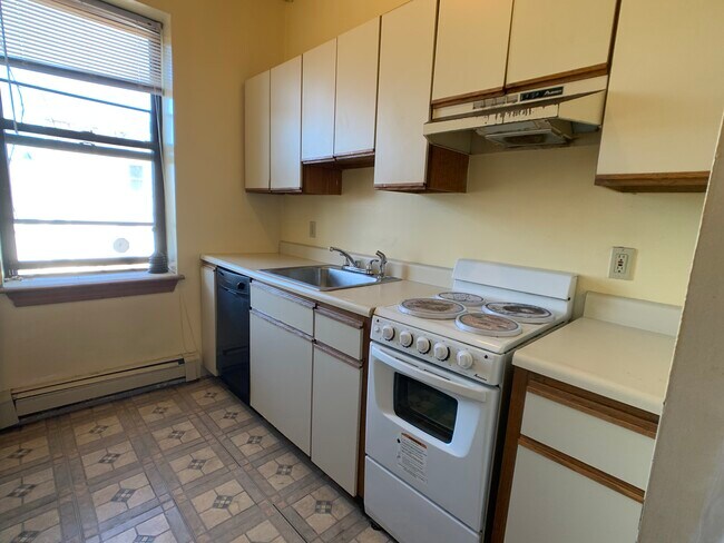 Foto del edificio - 96 Linden St