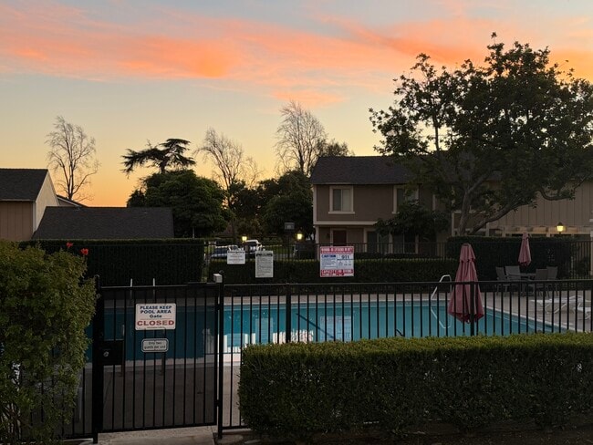 Building Photo - 3832 Chelsea Dr