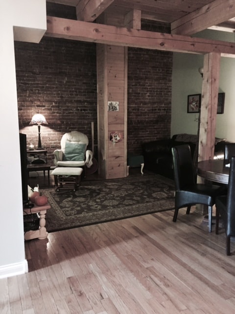 Primary Photo - 140 Glen St