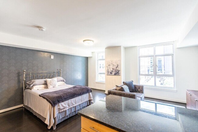 Bedroom/Living Space - 1025 1st St SE
