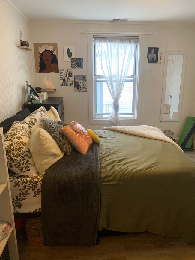 Foto del edificio - 867 E 2nd St