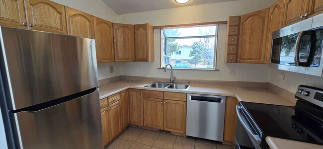 Building Photo - Charming Tri-Level 4-Bedroom on Corner Lot just steps to Waneka Lake & Coal Creek Trail