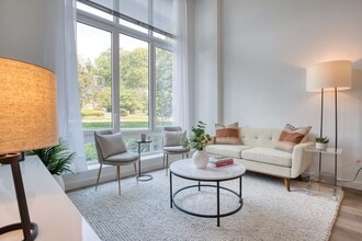 Interior Photo - Hamilton Crossing