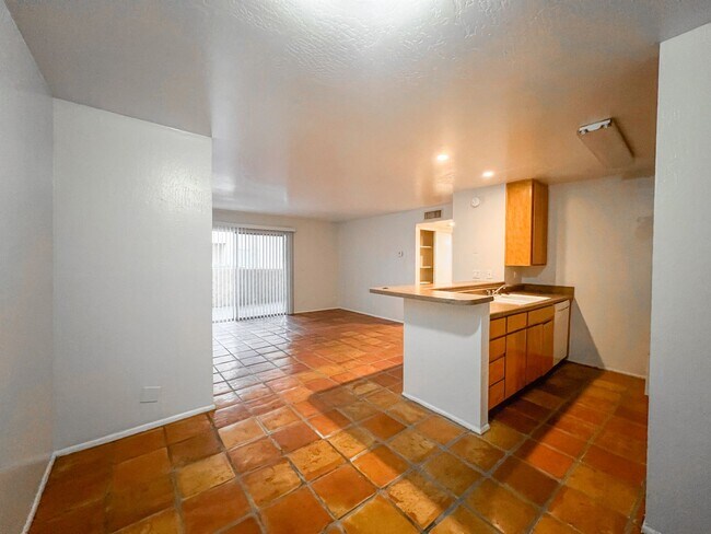 Building Photo - Scottsdale 2bd condo