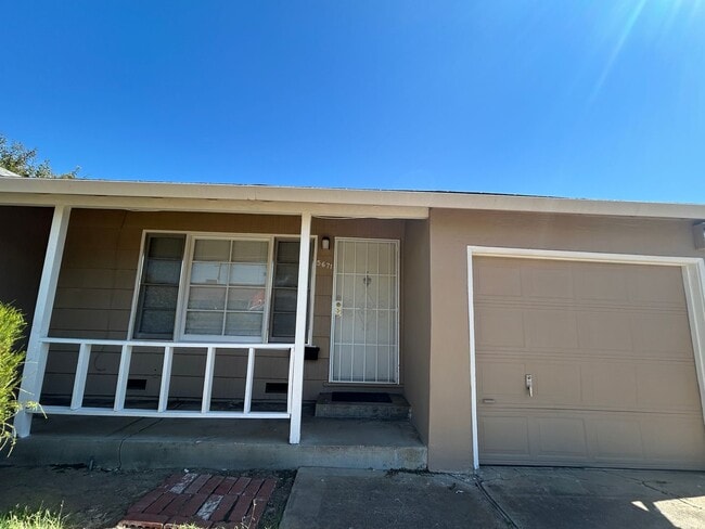 Building Photo - Holiday Price Drop ~ Call for Lease Signing Bonus!  Charming Single Story 2-Bedroom Home in Manga...