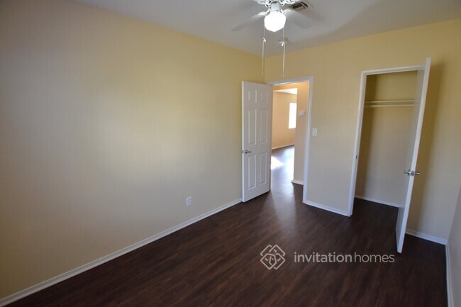 Building Photo - 11445 Littchen St