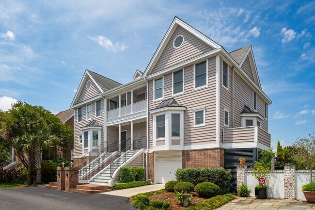 Foto del edificio - Downtown Charleston Waterfront Townhouse