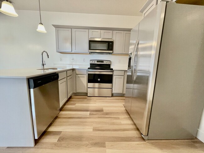 Building Photo - 687 N 380 W