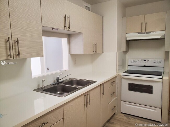 Foto del edificio - 4393 NW 11th St