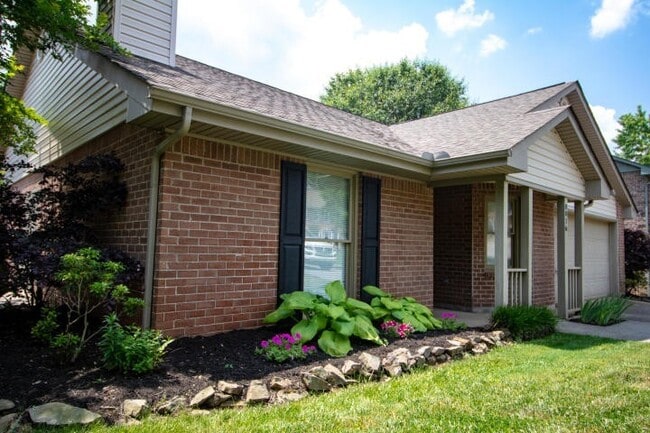 Photo - Knoxville 37922 - 3 bedroom, 2 bath with fenced-in yard - Call Susan Niedergeses (865) 300-4722 House