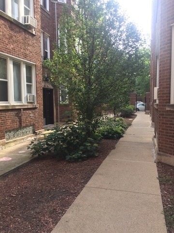 Foto del edificio - 2647 N Laramie Ave