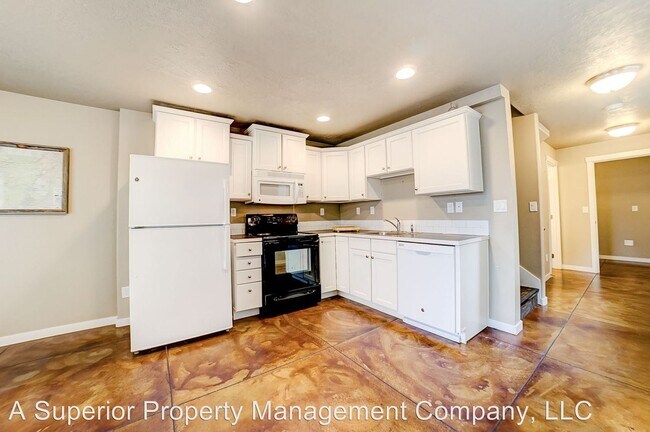 Foto del edificio - 728 NW Newport Ave