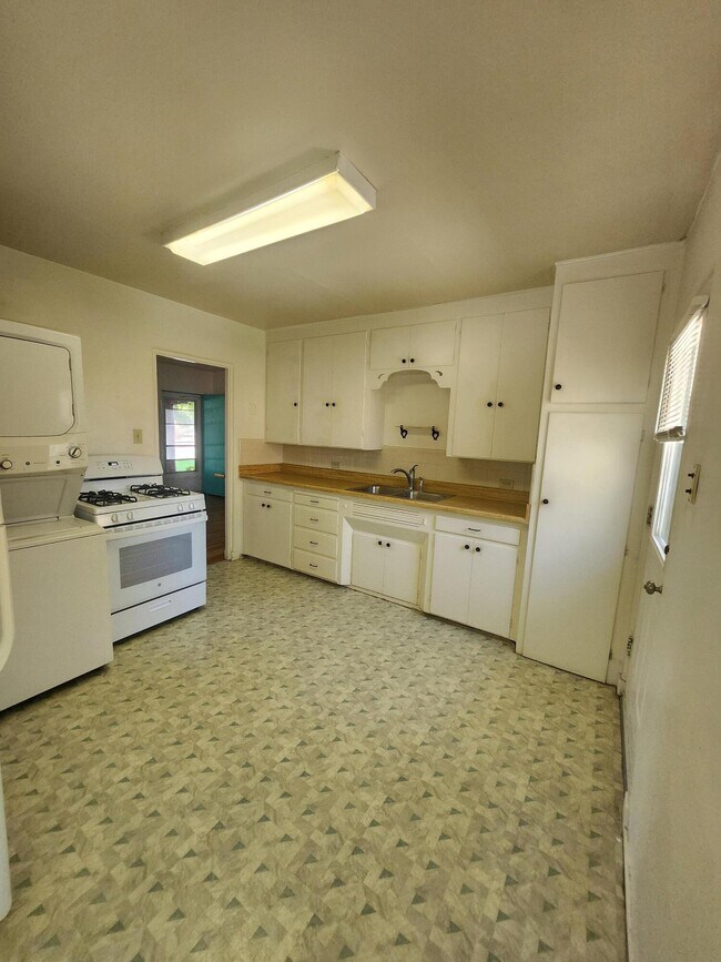 Foto del edificio - 4019 Roma Ave NE