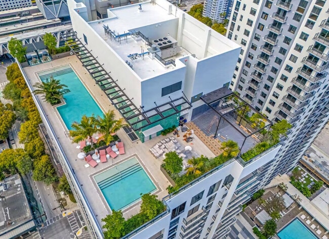 Foto del edificio - 698 N Miami Ave