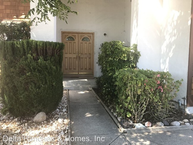 Building Photo - 178 Goldenrod Dr