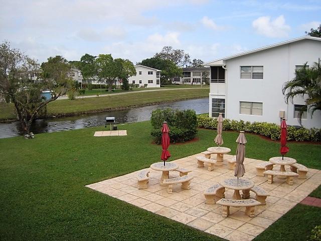 Foto del edificio - 305 Newport T