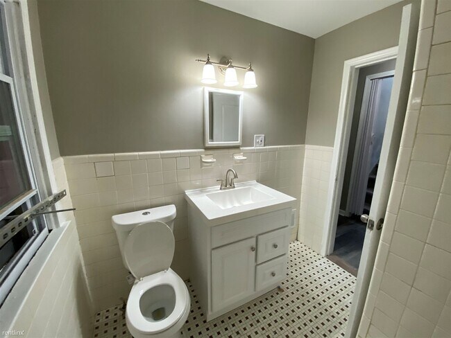 Foto del edificio - 2 br, 1 bath House - 8310 Plainview Ave