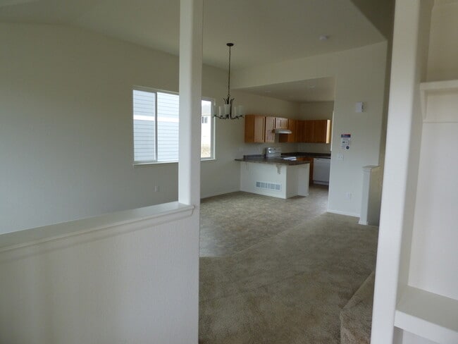 Building Photo - Spacious 3 Bedroom, 2.5 Bathroom Home in Berthoud- Easy Commuting!