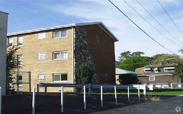 Building Photo - 7209 W 71st St