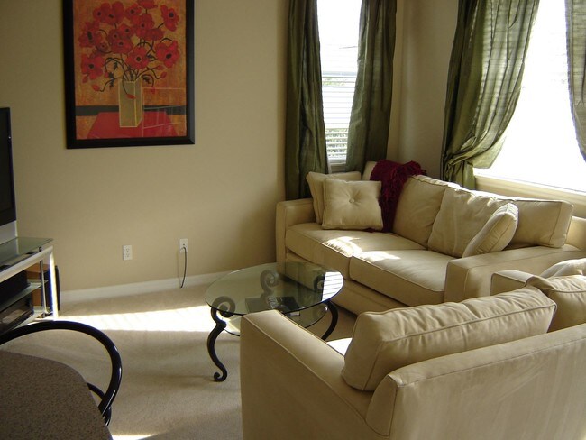 Building Photo - 8851 Newmarket Dr