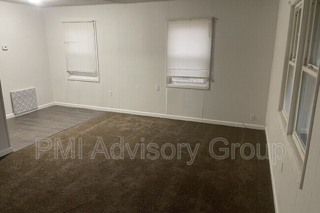 Foto del edificio - 3537 SE Dupont Pl