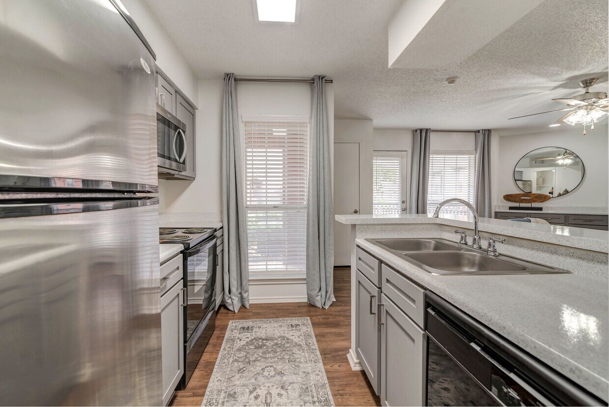 Fountain Wood Apartments in Euless, TX