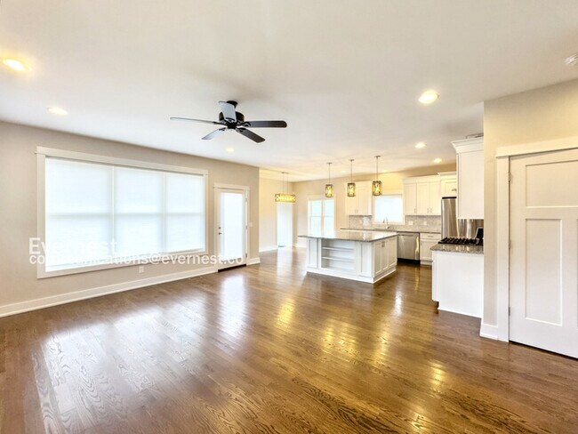 Building Photo - 3712 Elmhurst Ave