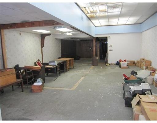 Foto del edificio - 323-325 Newport Ave