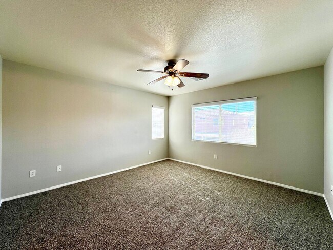 Foto del edificio - BEAUTIFUL 3BD/2.5BA HOME IN MOUNTAIN'S EDG...