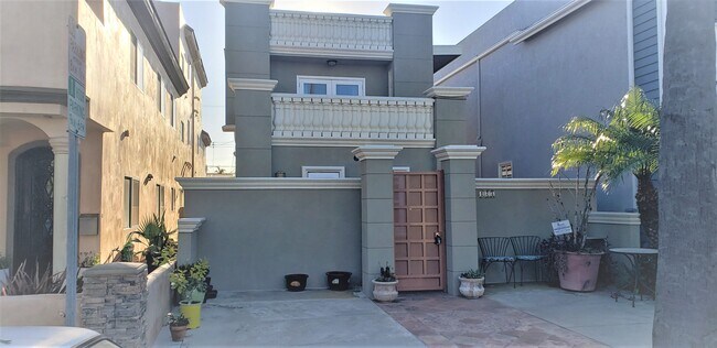 Front of Bldg - 128 13th St