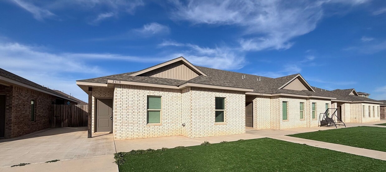 Foto principal - Townhome – Steps Away from Lubbock Cooper