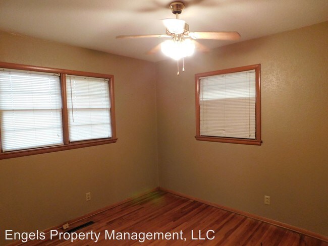 Building Photo - 2 br, 1 bath House - 305 Warren