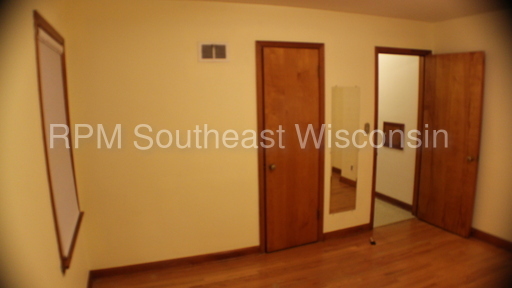 Building Photo - 3145 N Dousman St