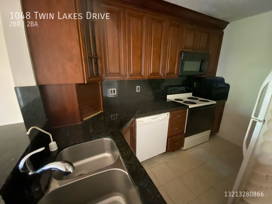 Primary Photo - Spacious 2/2 in Lakewood Village Coral Spr...