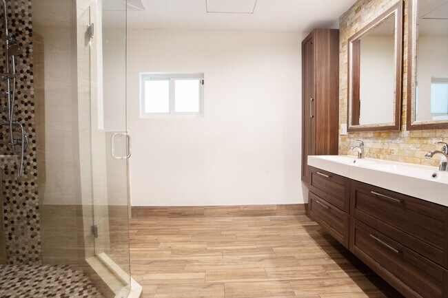 Building Photo - 5881 SW 160th Ave