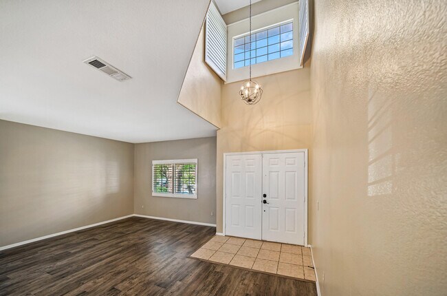 Foto del edificio - 4054 Sungate Dr