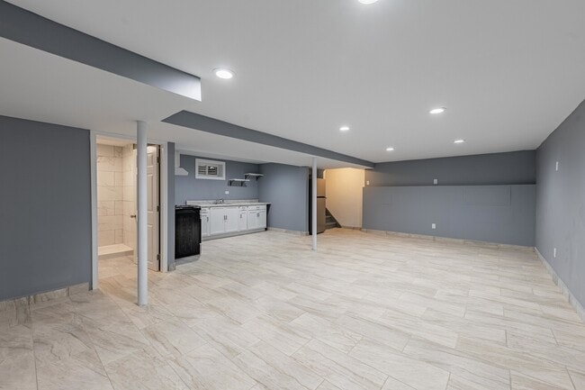Building Photo - 7055 W 63rd St