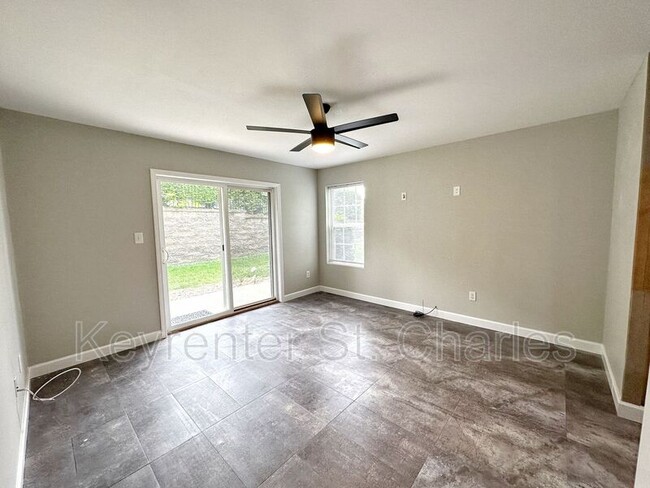 Building Photo - 1102 Spring Creek Ln