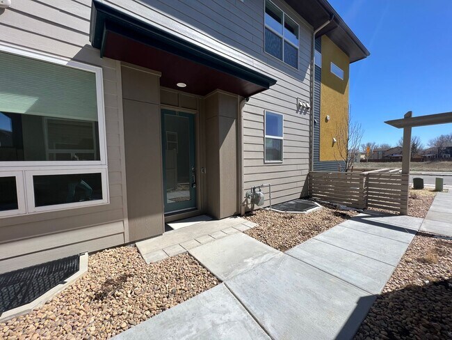 Building Photo - Modern 3B/4B Condo- Available June 10th