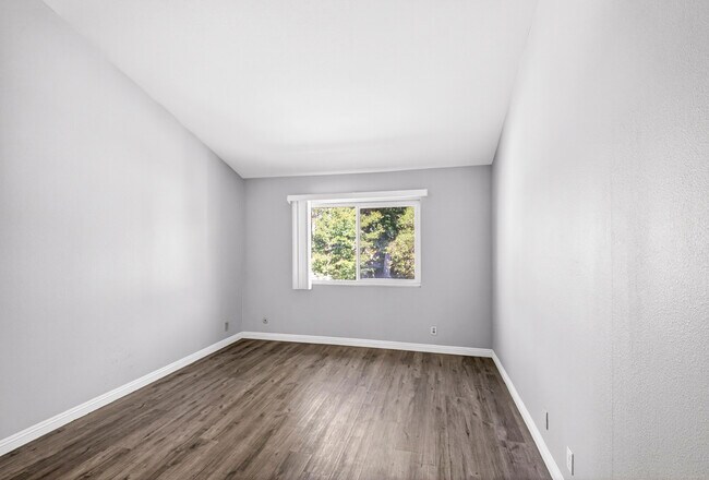 Foto del edificio - 24110 Western Ave